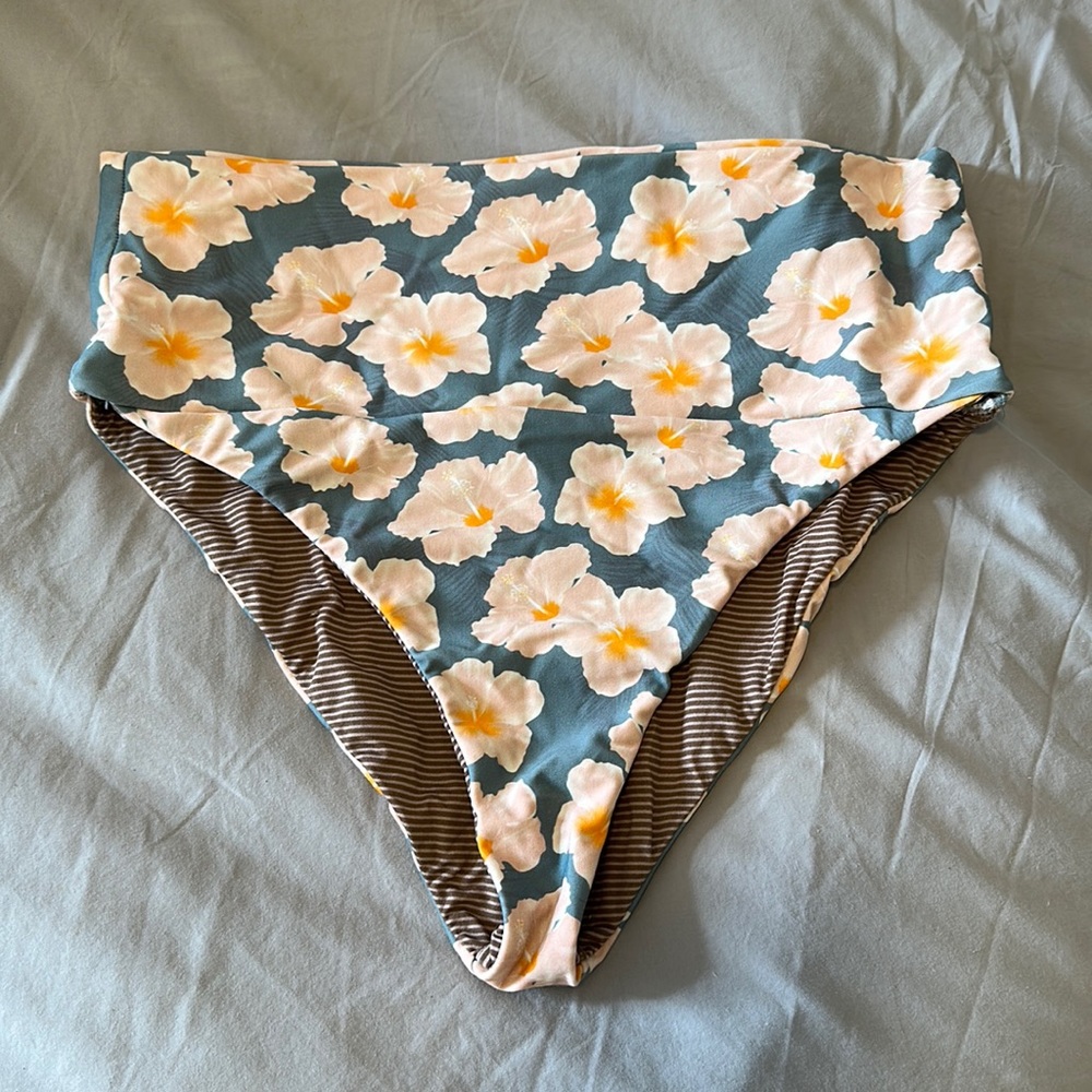 ***ISO*** or trade Acacia Mahalo 21 Echo Bottoms size small